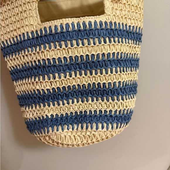 Universal Thread Woven Crossbody Bag in Tan and Blue - Picture 5 of 7